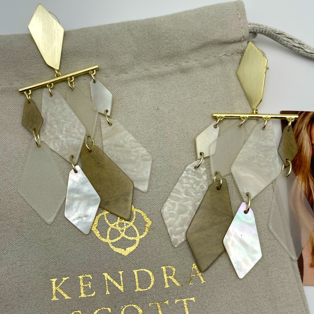 Kendra Scott Gold Earrings ✨